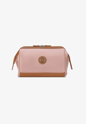 Trousse cosmetica in tessuto rosa con base in pelle beige, con logo circolare e doppie zip, bordi cuciti in modo ordinato.