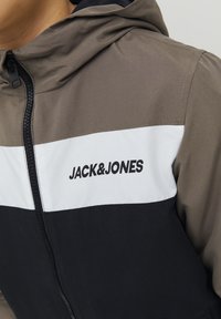 Jack & Jones Junior JJERUSH BLOCKING NOOS JNR - Könnyű dzseki - blocking