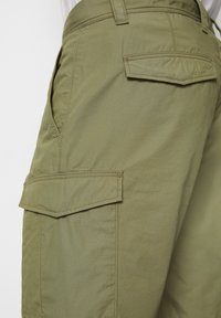 Marc O'Polo REGULAR FIT - Shorts - olive
