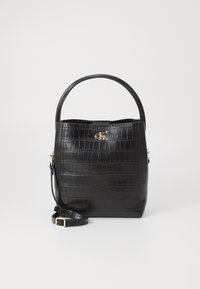 Borsa nera in ecopelle stampata coccodrillo con logo dorato, forma strutturata e doppi manici; include una tracolla regolabile.