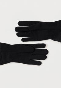 Luvas pretas em stretch com uma textura suave, apresentam cinco aberturas para os dedos e punhos elásticos para um ajuste seguro. Design plano sobre um fundo branco.