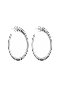 Pendientes de aro de plata con un acabado suave y brillante. Tienen una forma ligeramente curvada y un cierre de respaldo seguro.