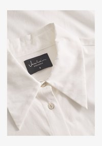 Selected, offwhite