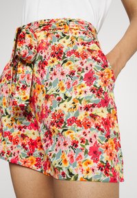 ONLY Petite Short - multi-coloured