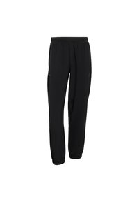 Zwarte sportbroek gemaakt van lichtgewicht, gladde stof. Voorzien van een elastische tailleband, omgeslagen pijpen en zijzakken met ritssluitingen.