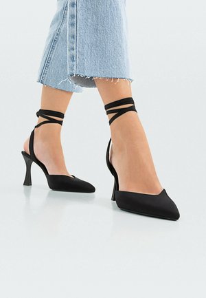 Stradivarius, Korolliset sandaalit - black
