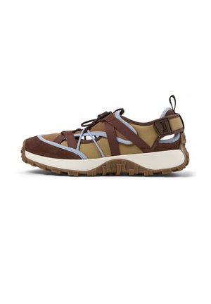Sneaker marrone e beige con tomaia strutturata, accenti azzurri, suola robusta e sistema di allacciatura sicuro. Progettata per l'uso all'aperto.