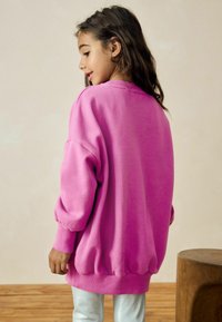 Next REGULAR FIT - Mikina - pink disco heart embellished