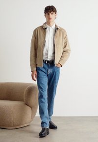 Tommy Hilfiger REVERSIBLE IVY JACKET - Übergangsjacke - desert sky