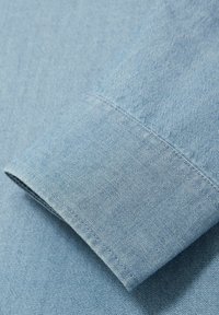 Reiss REGULAR FIT - BAYLOR CUTAWAY-COLLAR - Cămașă - light wash indigo