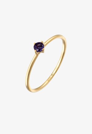 Guldring med en central rund ametystædel sat i et fire-takts design, med en slank, poleret ring.