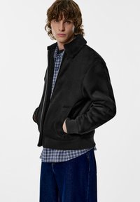 PULL&BEAR Ľahká bunda - black