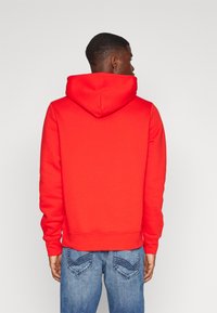 Tommy Hilfiger ARCHED VARSITY HOODY - Felpa - fierce red