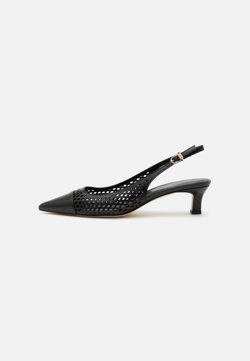 Μαύρο slingback kitten heel με μυτερή μύτη και διάτρητο σχέδιο, με μικρό χρυσό λουράκι με αγκράφα.