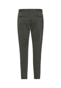 Graue, schmal zulaufende Hosen aus einem weichen, elastischen Stoff mit glatter Textur. Mit zwei Gesäßtaschen und einem elastischen Bund.