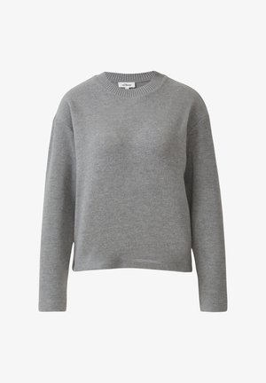Pull gris en tissu doux, avec un col rond, des manches longues et une coupe décontractée, agrémenté de détails côtelés au niveau du col et de l'ourlet.