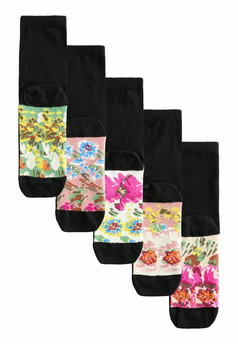 Cinque paia di calzini con il bordo nero e motivi floreali colorati sotto, caratterizzati da sfumature di verde, rosa e giallo su sfondi variabili.
