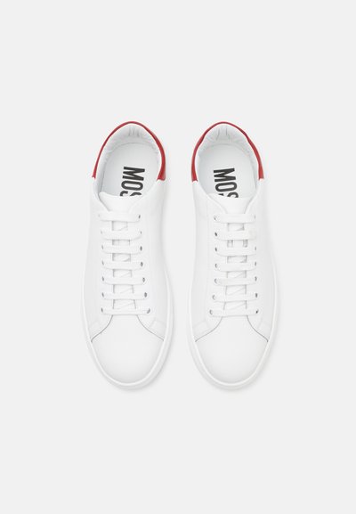 MOSCHINO UOMO - Trainers - bianco/rosso