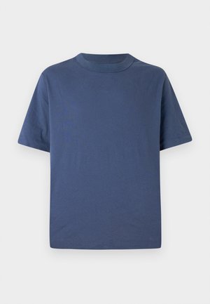 Marineblaues T-Shirt mit kurzen Ärmeln aus weicher Baumwolle. Verfügt über einen Rundhalsausschnitt und eine lockere Passform. Glatte Textur ohne sichtbare Muster oder Akzente.