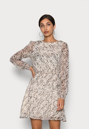imrenme meslektaş kriz Weiße Freizeitkleider online kaufen | Leichte und luftige Sommerkleider bei ZALANDO imrenme meslektaş kriz Weiße Freizeitkleider online kaufen | Leichte und luftige Sommerkleider bei ZALANDO