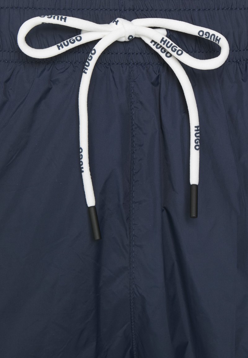 Herren Badehosen | HUGO HAITI Badeshorts dark blue/dunkelblau - EZ42874 Herren Badehosen | HUGO HAITI Badeshorts dark blue/dunkelblau - EZ42874