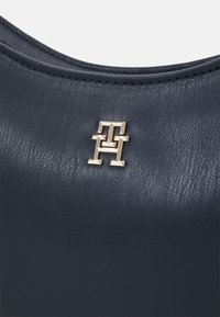 Tommy Hilfiger MONOTYPE SHOULDER BAG - Ručna torba - space blue