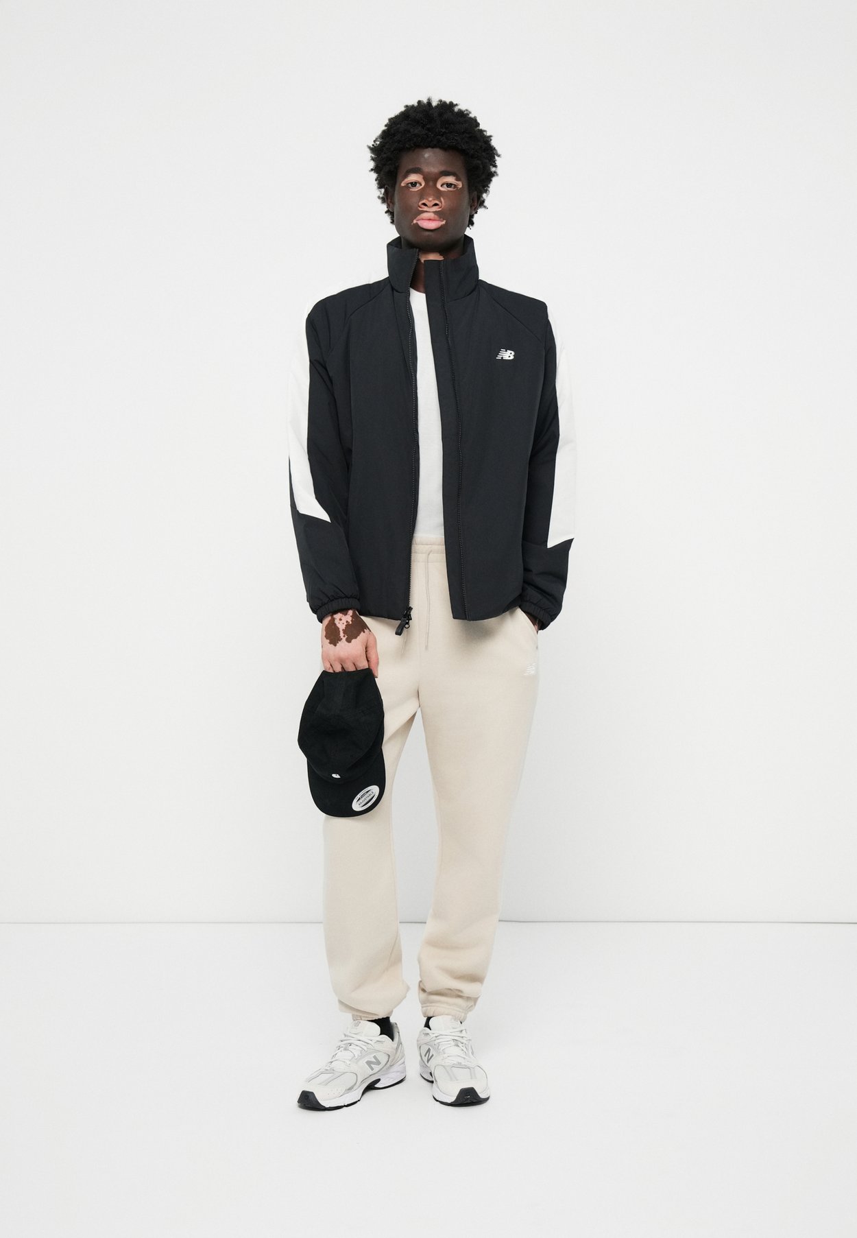 SPORT ESSENTIALS JOGGER