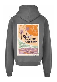 Felpa grigia con un grafico sul retro che raffigura palme, onde e sole, in colori pastello, etichettata "SURF CLUB CALIFORNIA."