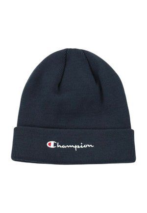 Cappello beanie lavorato a maglia blu navy con risvolto e logo Champion bianco e rosso ricamato al centro davanti.