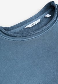 RAW HEM DETAIL WASHED CREW NECK  - Mikina - indigo denim blue