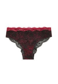 Perizoma in pizzo nero e rosso con motivi floreali intricati, bordi ondulati e una fascia in vita liscia. Texture morbida con colori a contrasto.