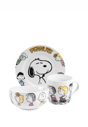 Kindergeschirr-Set aus drei Teilen mit Peanuts-Figuren, einschließlich Snoopy, auf Tasse, Schüssel und Teller mit dem Text "Peanuts" auf dem Teller.