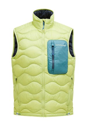 Gewatteerde vest in een levendig lichtgroen met een golvend steekpatroon. Beschikt over een ritszak in contrasterend blauw en een hoge kraag.