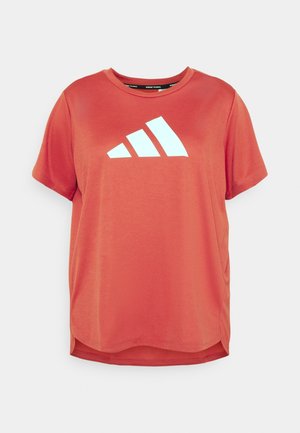 Rood T-shirt met korte mouwen en een groot wit Adidas-logo op de borst, weergegeven op een effen achtergrond.