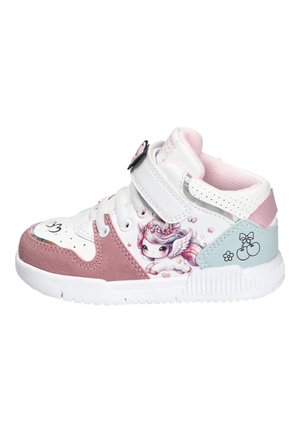 Biało-różowy dziecięcy sneaker z motywami skrzydlatego jednorożca i wiśni, sznurowadłami, paskiem na rzep i amortyzowaną podeszwą.