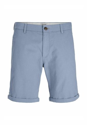 Shorts bleu clair en tissu texturé, dotés d'une fermeture à bouton et de revers roulés pour un look décontracté. Design simple avec poches avant.