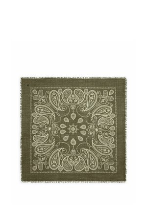 Tissu carré vert olive avec motifs blancs complexes de paisley et floraux et bords à franges.