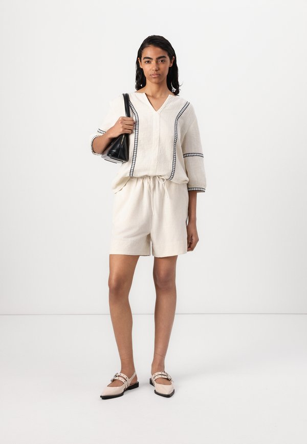 VITOVANA V NECK - Blouse2