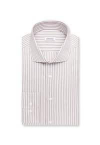 Chemise habillée homme à manches longues avec fines rayures verticales marron et blanches, boutonnée devant, col spread, soigneusement pliée sur fond blanc.