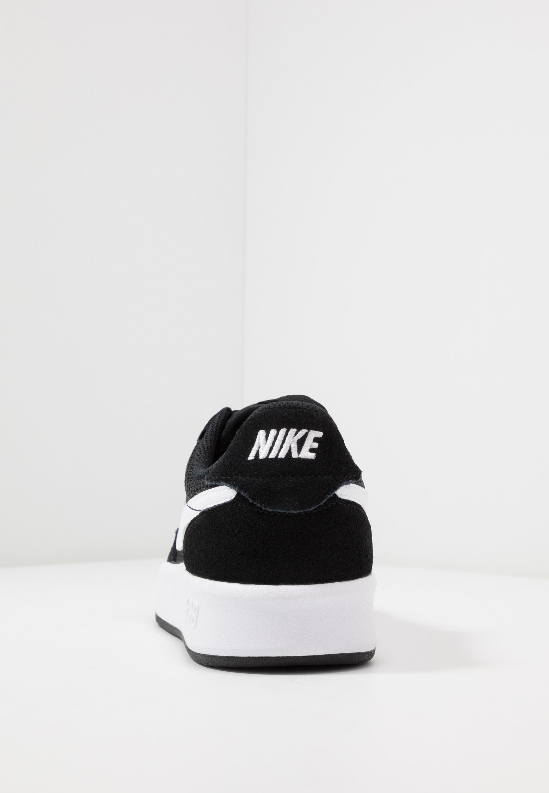 nike sb adversary zalando