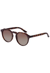 Gafas de sol con forma redondeada, patrón de carey, lentes oscuros con degradado y montura gruesa, con textura suave y brillante.