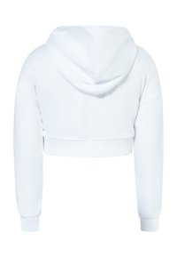 Felpa bianca tagliata realizzata in tessuto morbido, con cappuccio, maniche lunghe e polsini e orlo a coste. La vista posteriore mostra un design pulito e minimalista.