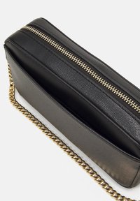 Tommy Hilfiger TIMELESS CHAIN CAMERA BAG - Cross body bag - black