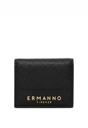 Portafoglio in pelle nera testurizzata con logo dorato "ERMANNO FIRENZE" al centro della patta frontale.