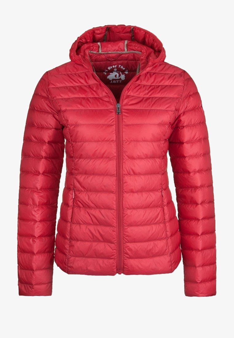 Veste matelassée rouge avec capuche, design matelassé et fermeture éclair frontale. Comprend des poignets élastiques et un logo imprimé à l'intérieur. Matériau léger.