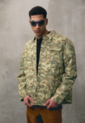 STUFFED JACKET - Jas - military olive