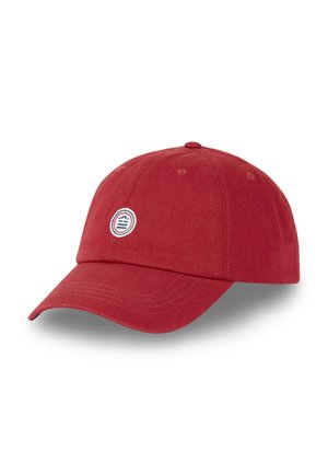 Casquette de baseball rouge en coton avec une visière incurvée, ornée d'un logo circulaire brodé à l'avant et de six œillets de ventilation.