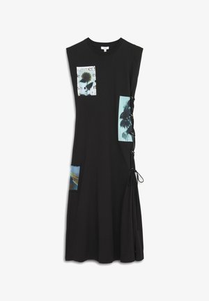 Vestido negro sin mangas con estampados gráficos en el pecho y bolsillos laterales, con detalles de cordones en el lado derecho. Hecho de una mezcla de algodón.