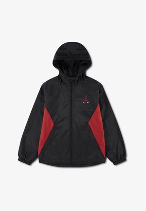 Schwarze Kapuzenjacke mit roten Seiteneinsätzen, Frontreißverschluss, elastischen Bündchen und kleinem roten Jumpman Air Logo auf der linken Brust.