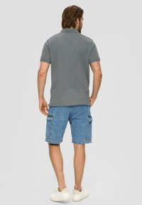 s.Oliver MIT LOGO-STICKEREI - Poloshirt - grau meliert